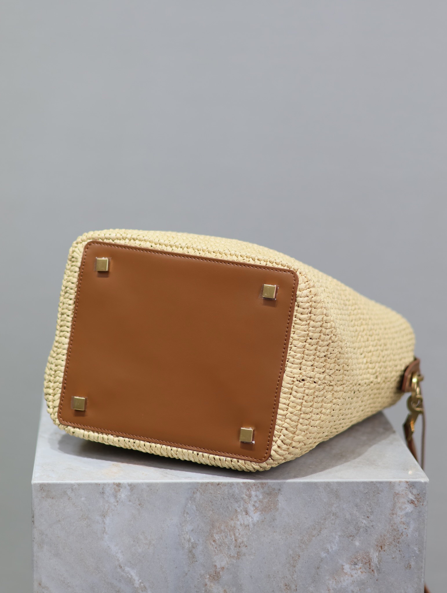 YSL apricot woven LE 37 woven bucket bag Style number: 742828 Size: 20×25×16cm