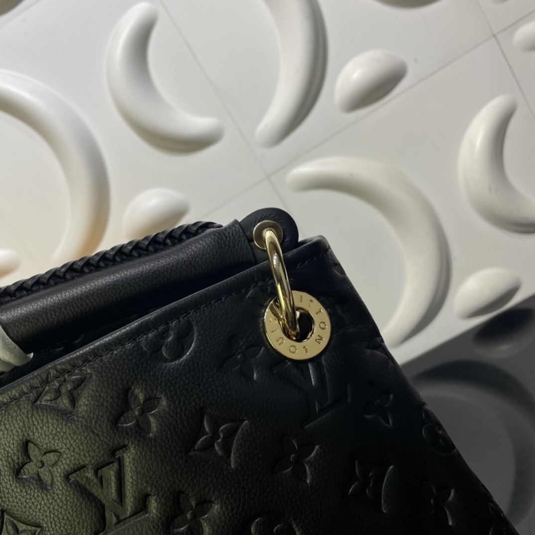 Louis Vuitton Artsy Bag