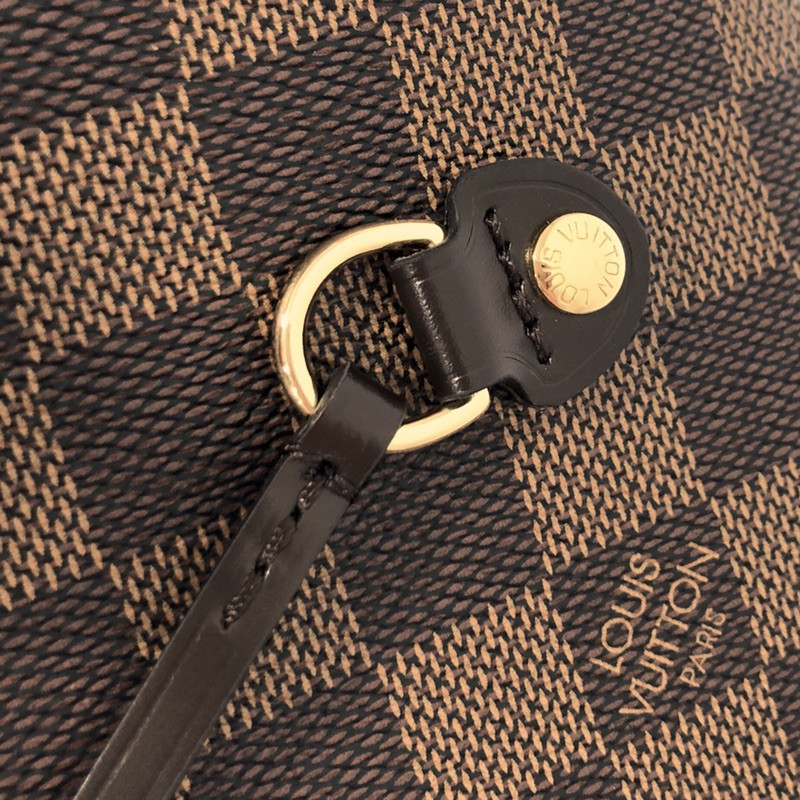 Louis Vuitton Neverfull Bag