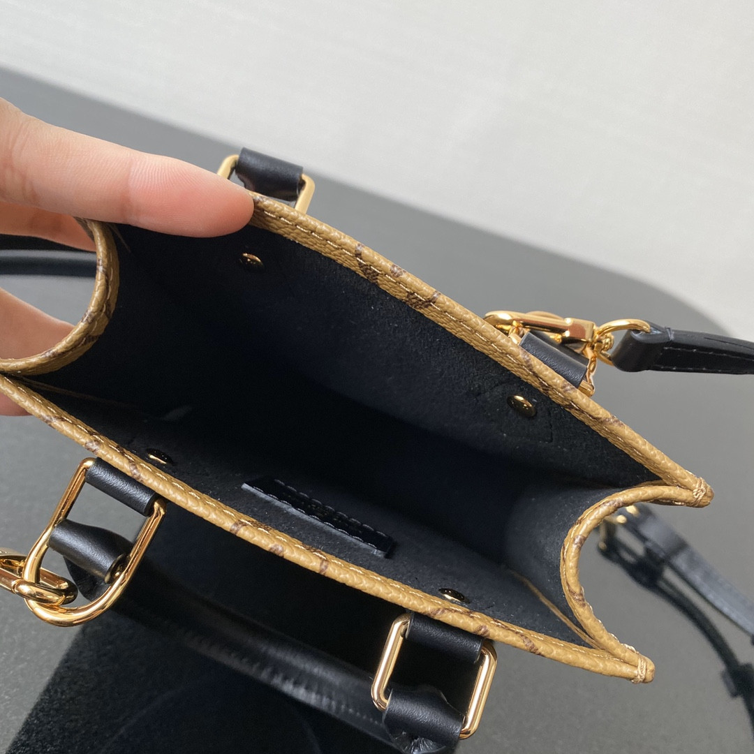 LV Petit sac plat bag