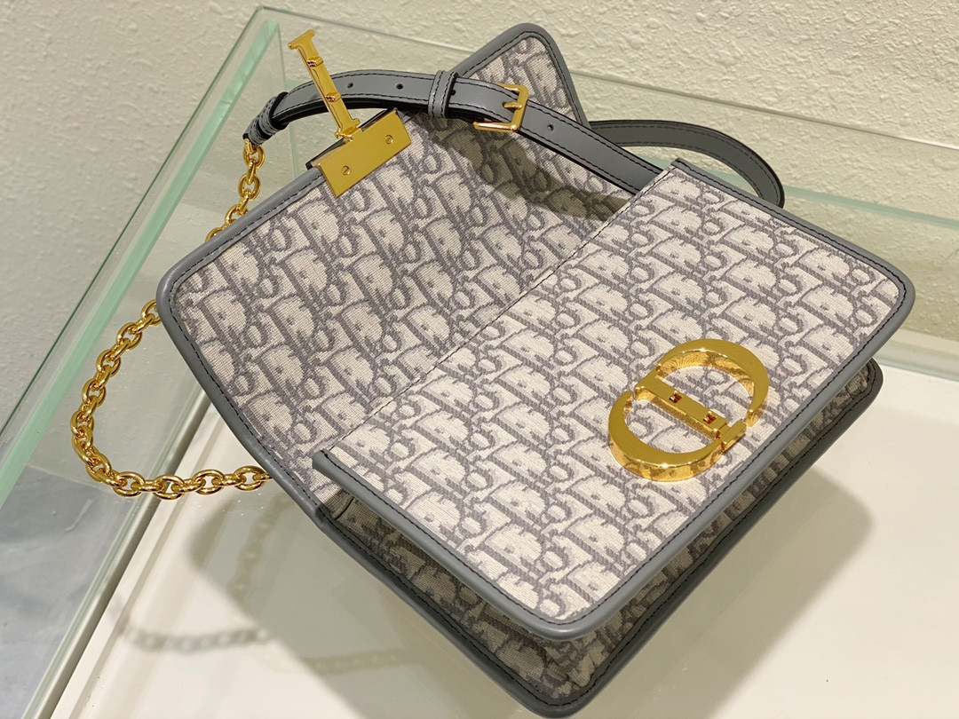 30 Montaigne Chain Bag