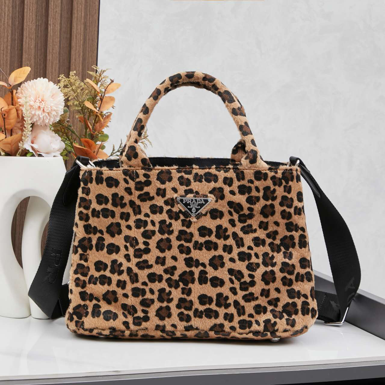 Prada adasoftlux leopard killer bag texture is very high-end size 29x20x15, model 2480