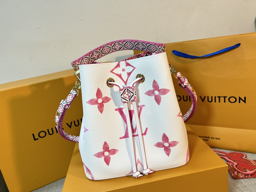 Louis Vuitton Néonoé Bag