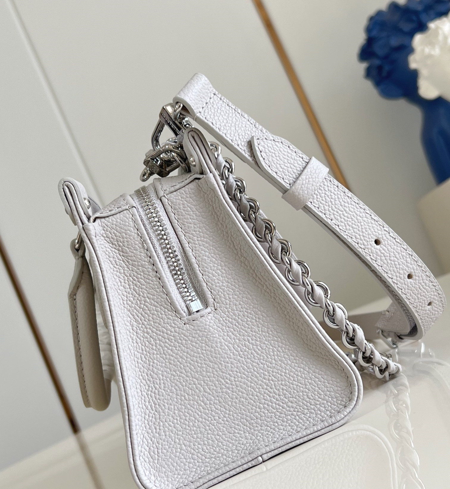 Louis Vuitton Onthego East West Handbag