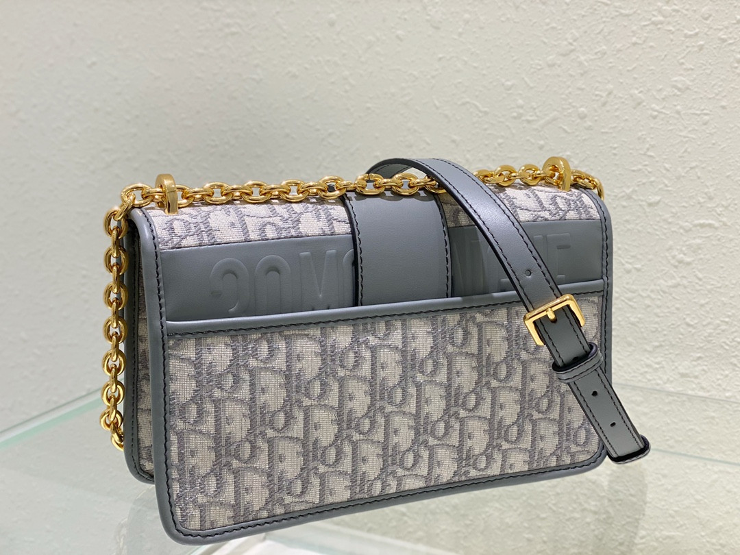 30 Montaigne Chain Bag
