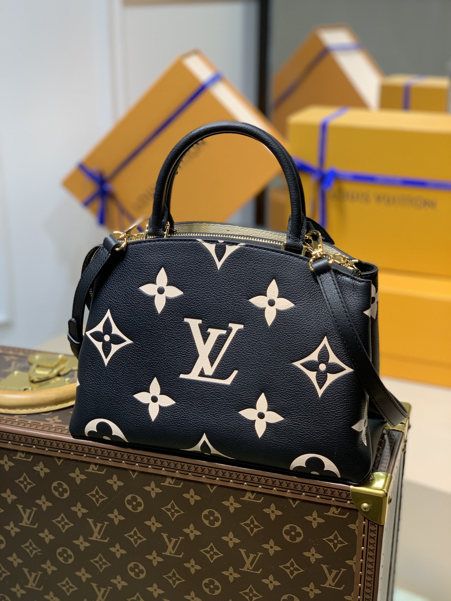 Louis Vuitton Petit Palais Bag