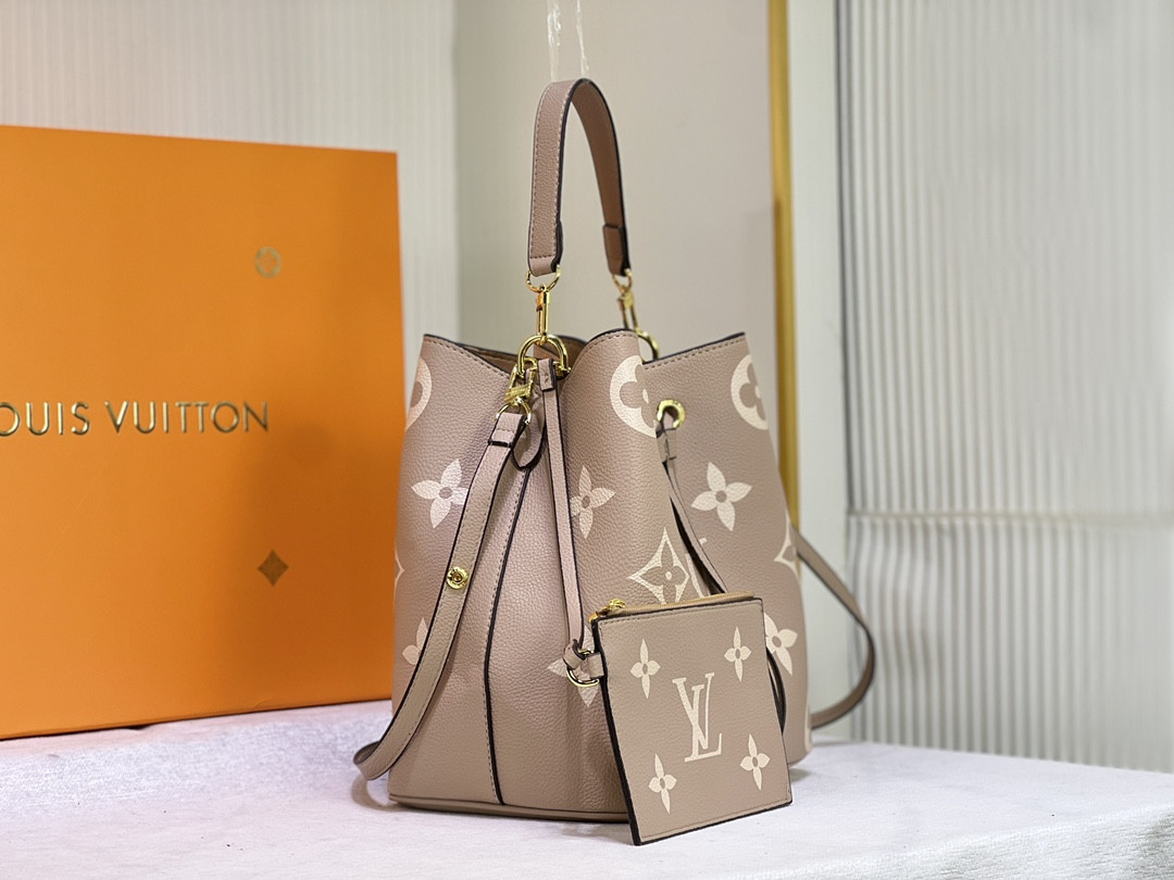 Louis Vuitton Néonoé Bag