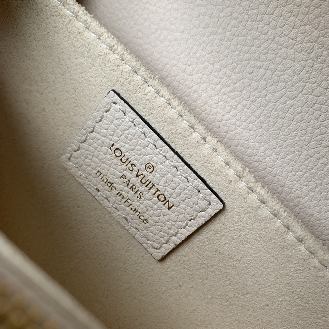 Louis Vuitton Pochette Métis East West Bag