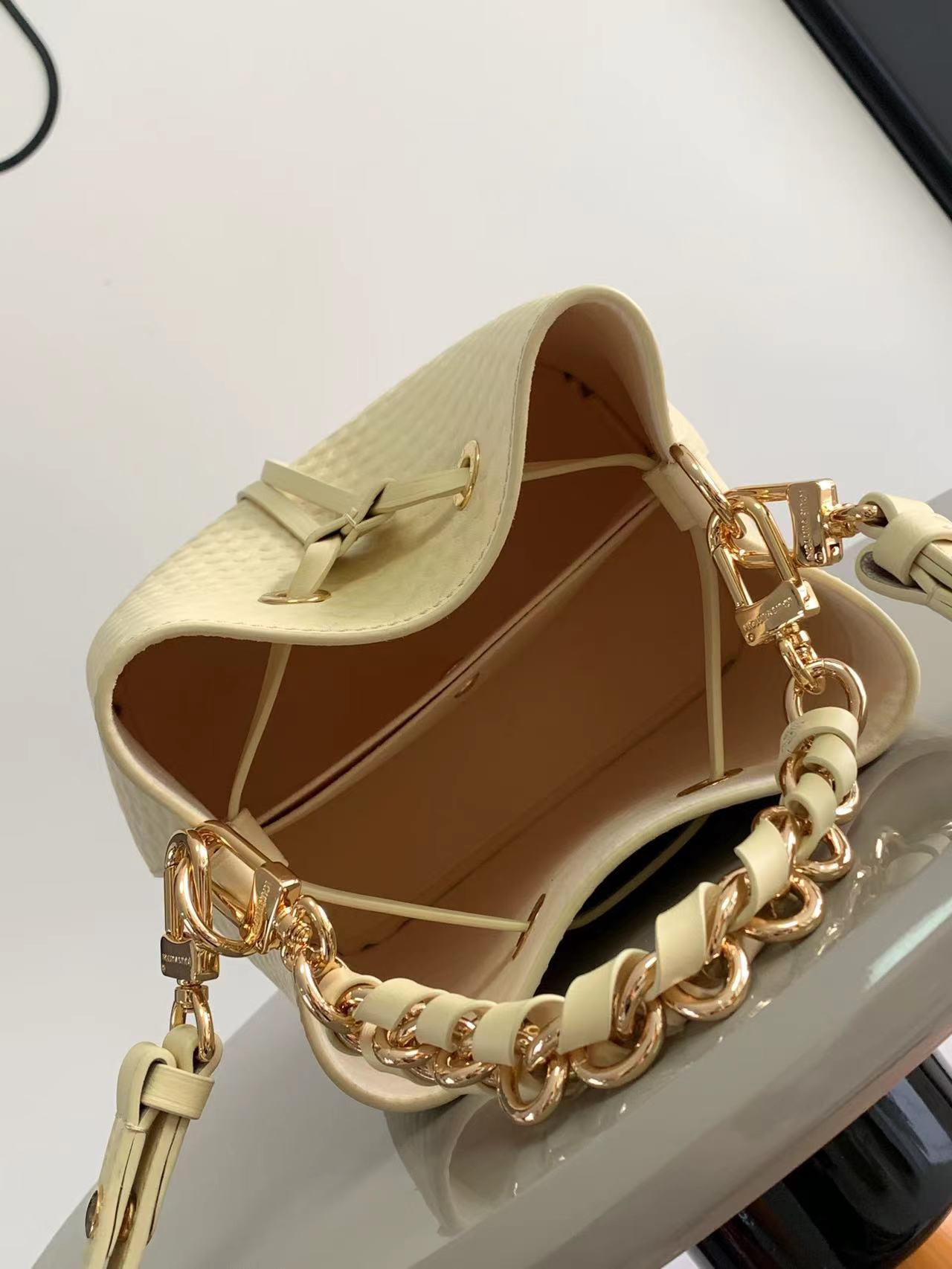 Louis Vuitton Néonoé Bag