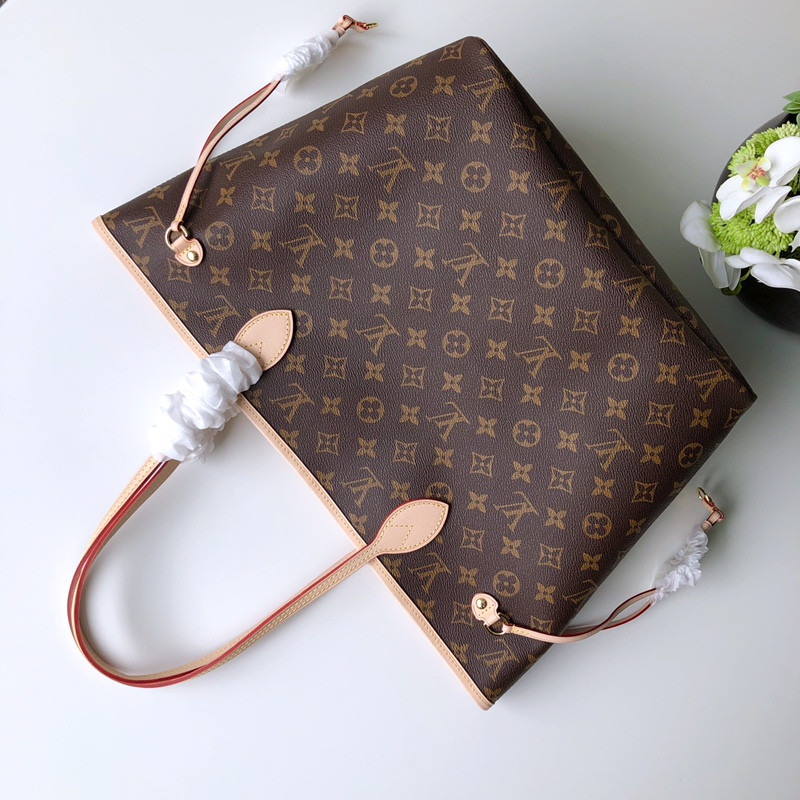 Louis Vuitton Neverfull Bag