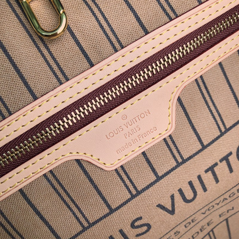 Louis Vuitton Neverfull Bag