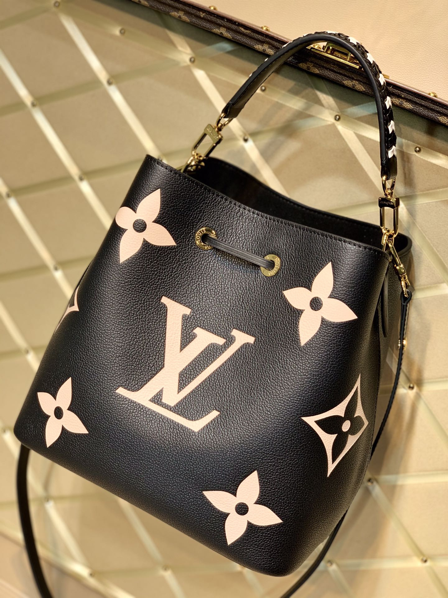 Louis Vuitton Néonoé Bag