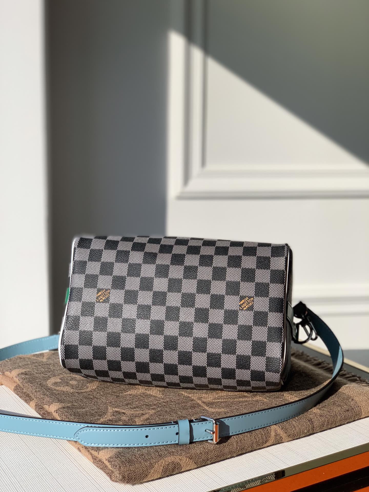 Louis Vuitton Speedy Bandoulière Bag