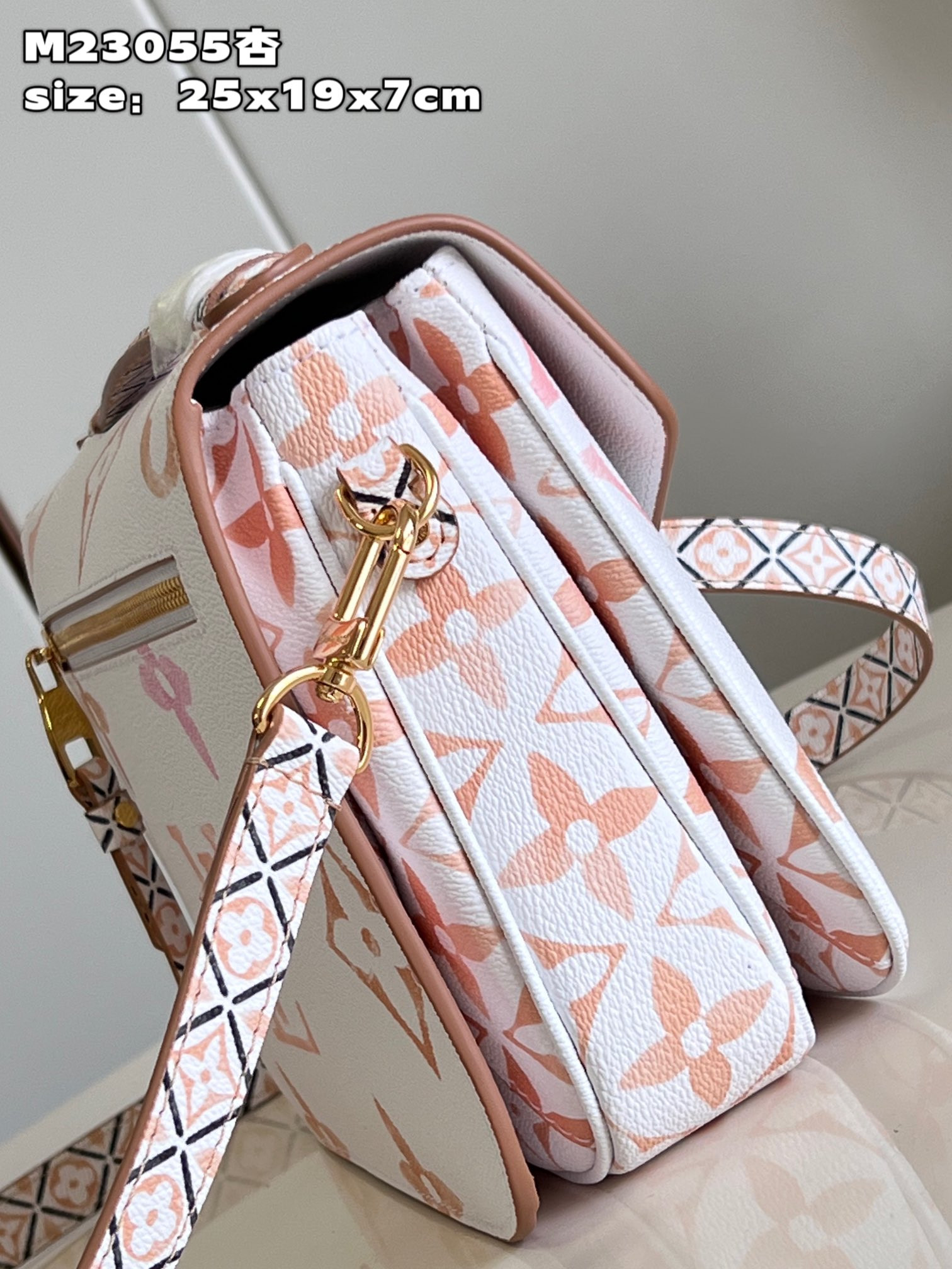 Louis Vuitton Pochette Metis Bag