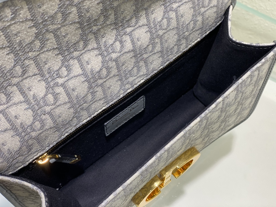 30 Montaigne Chain Bag