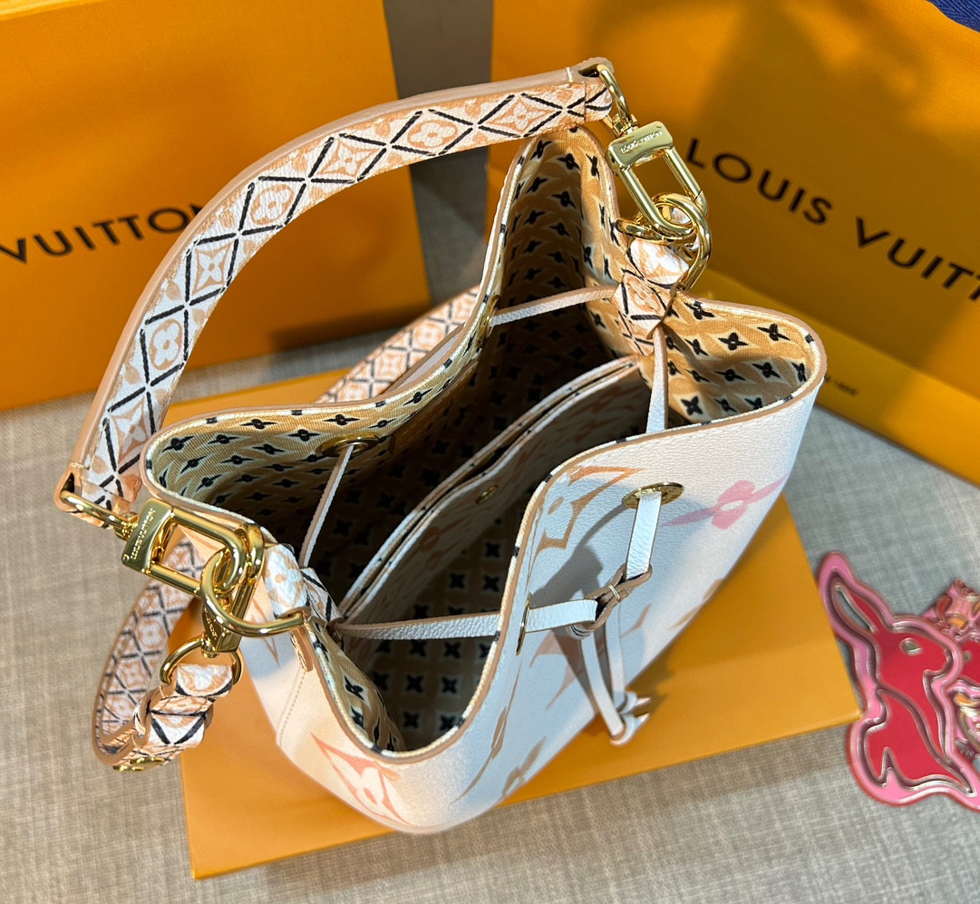 Louis Vuitton Néonoé Bag