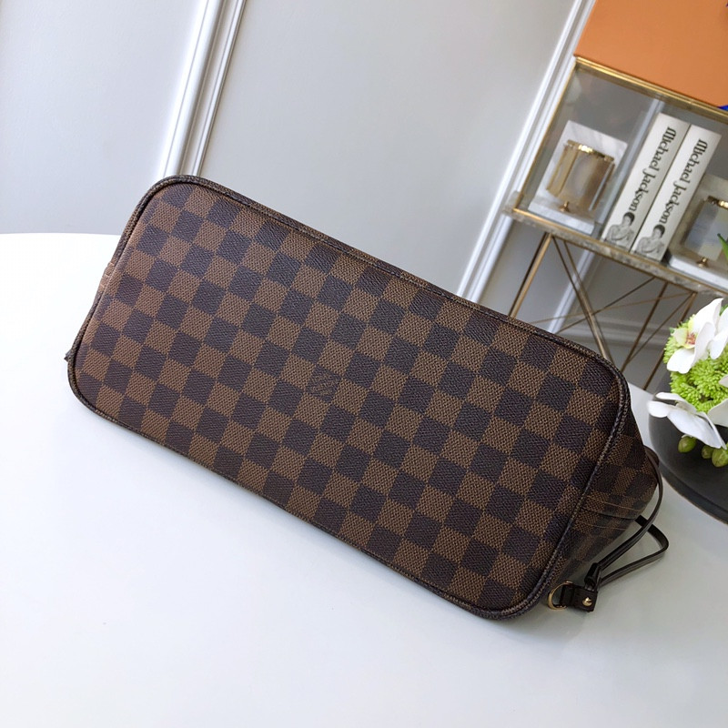 Louis Vuitton Neverfull Bag
