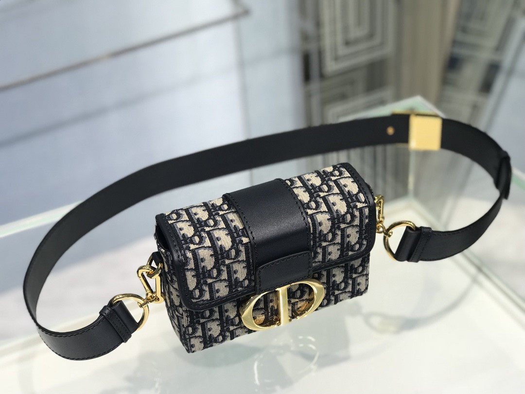 30 Montaigne Box Bag