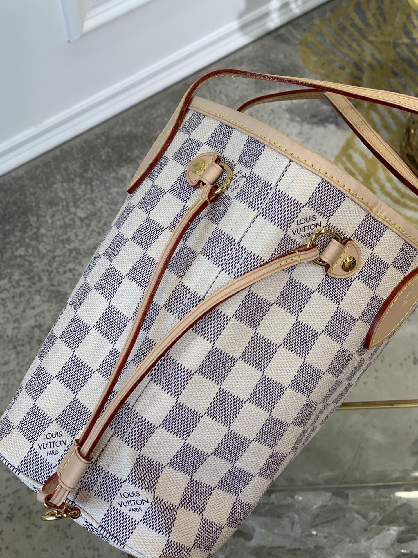 Louis Vuitton Neverfull Bag
