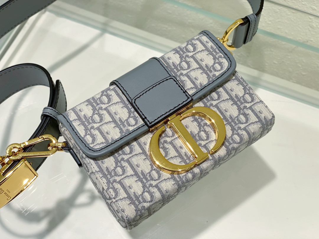 30 Montaigne Box Bag