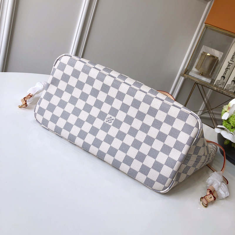 Louis Vuitton Neverfull Bag