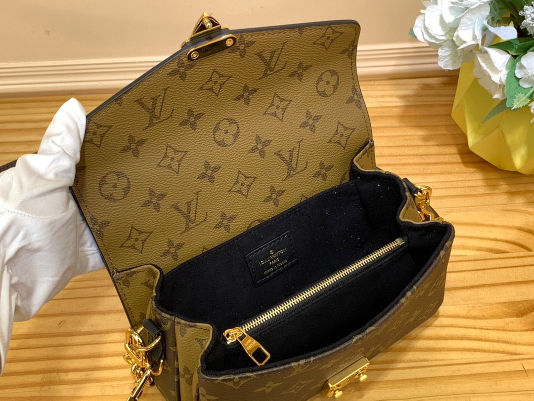 Louis Vuitton Pochette Métis East West Bag
