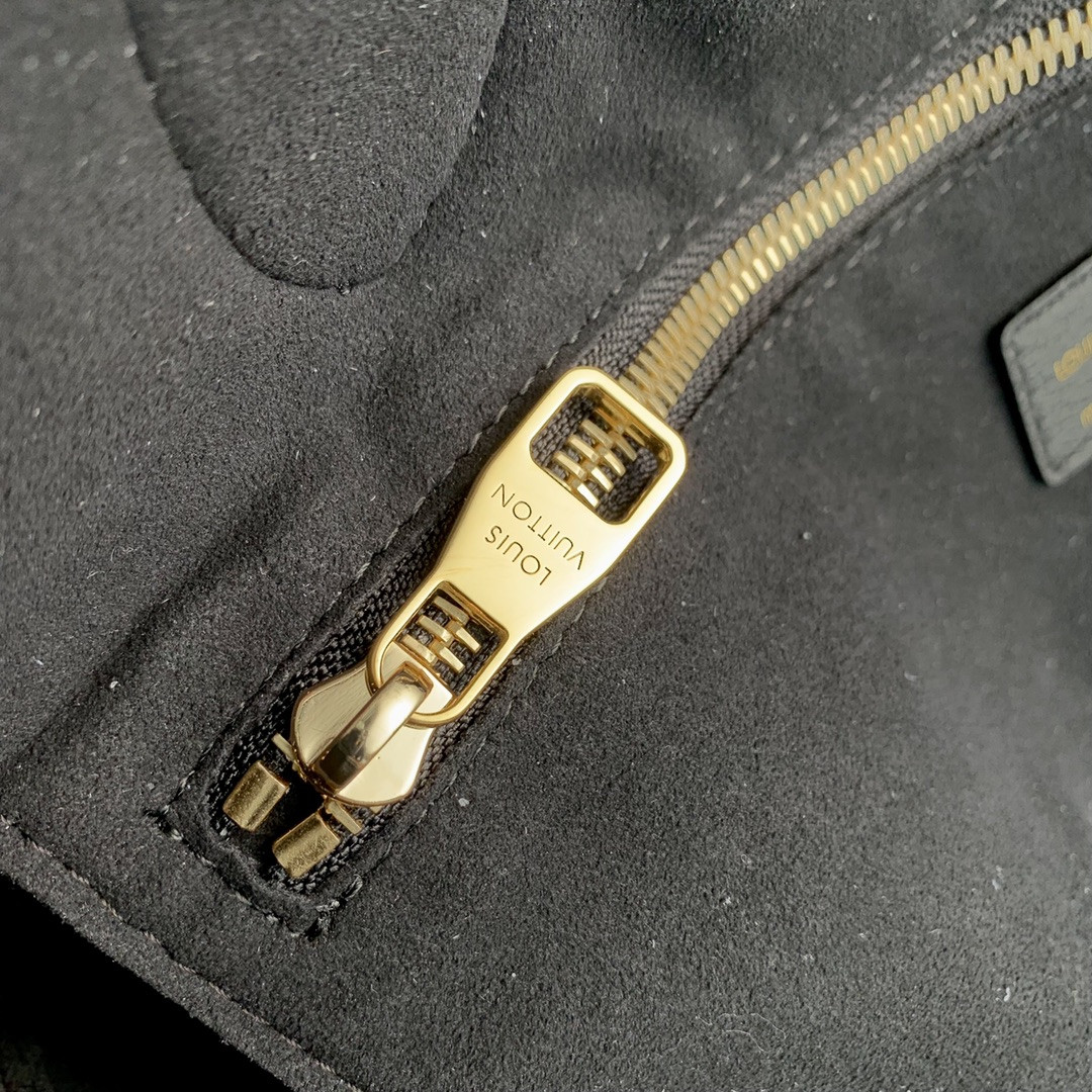 Louis Vuitton Neverfull Bag