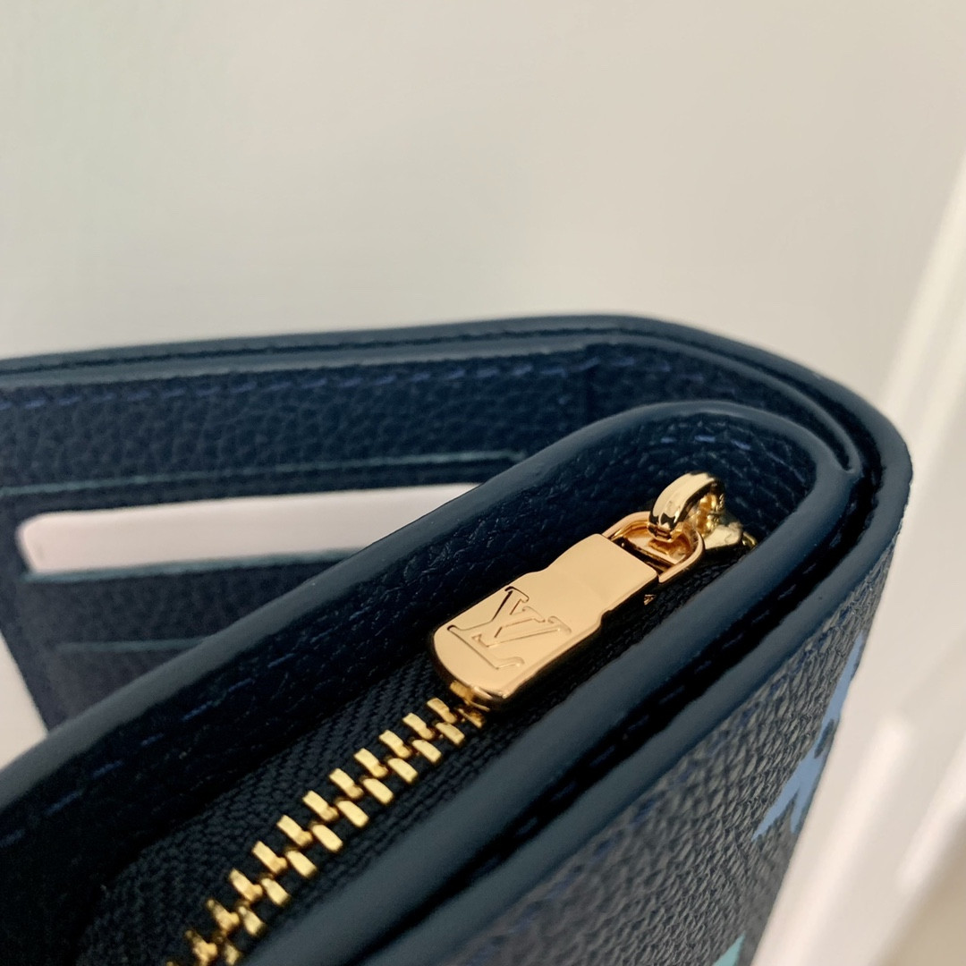 Louis Vuitton Cléa Bag