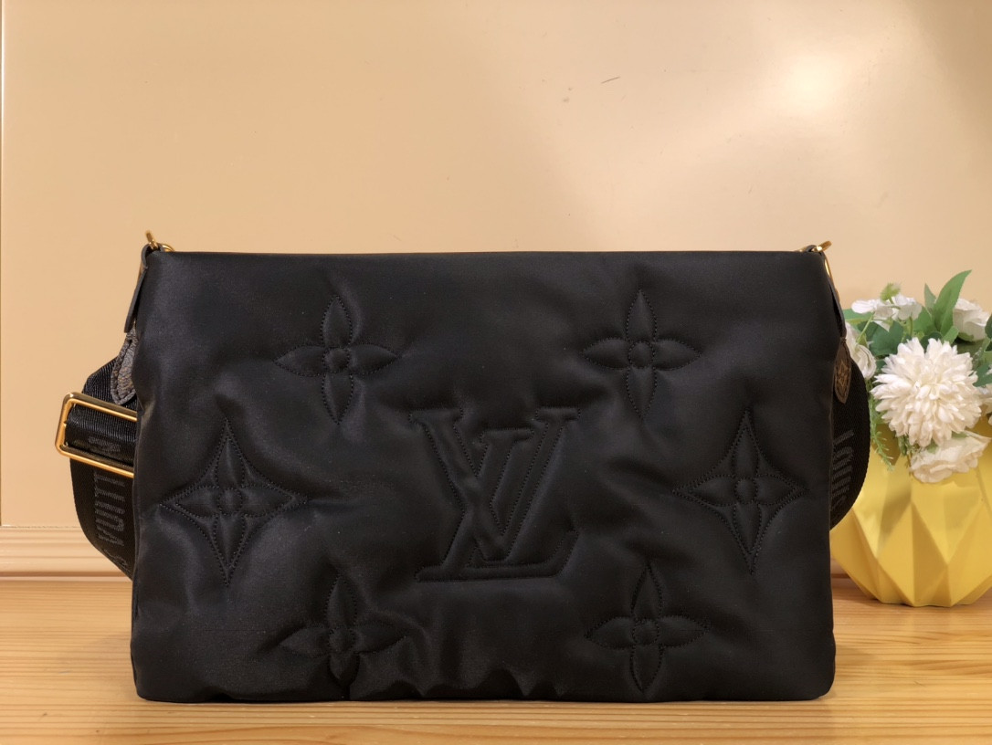 Louis Vuitton Maxi Multi Pochette Accessoires Bag