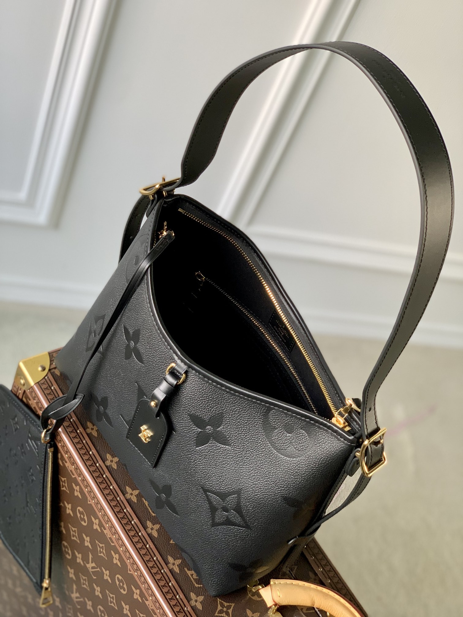 Louis Vuitton Carryall Bag