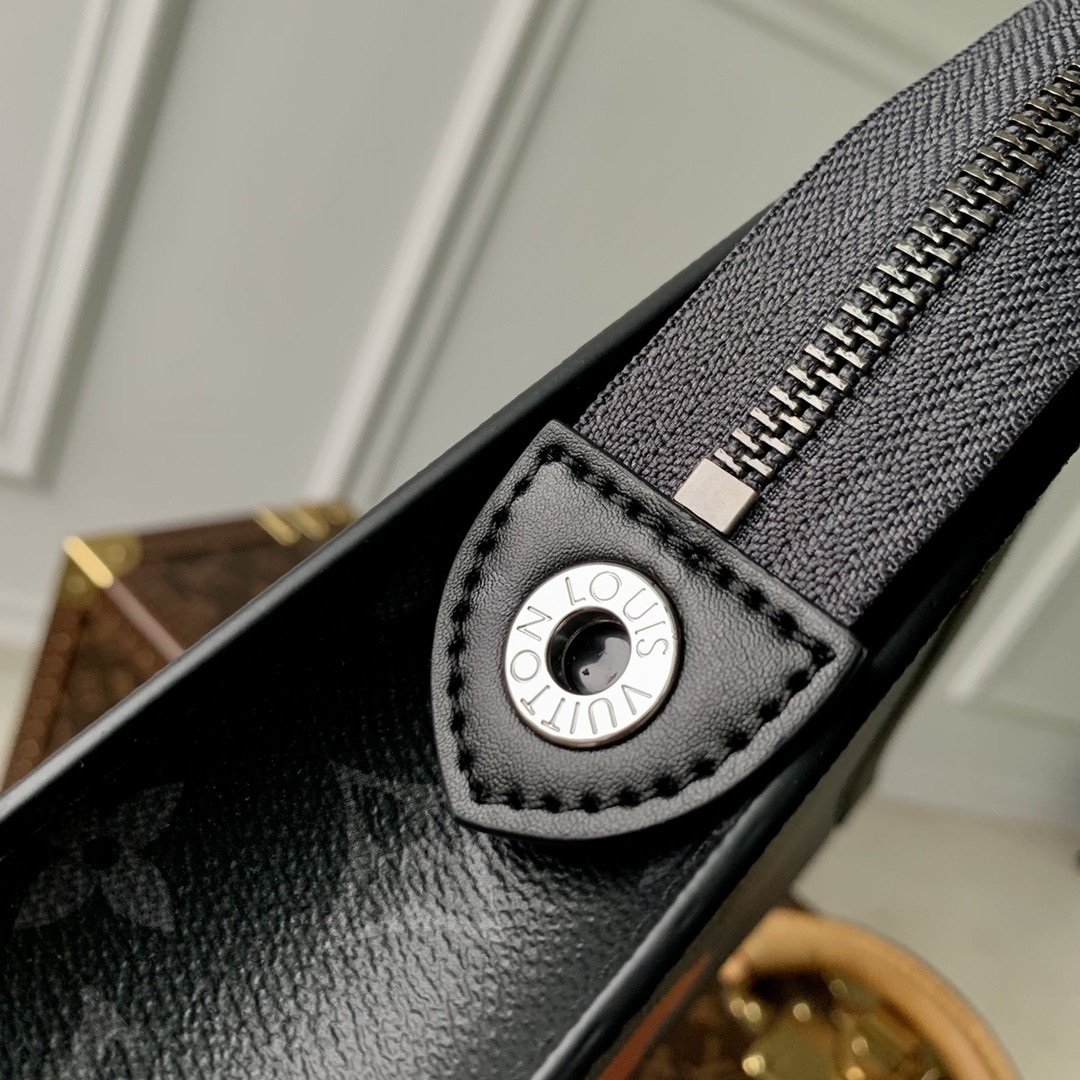 Louis Vuitton Pochette Voyage Bag