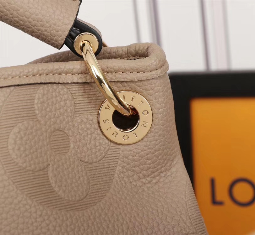 Louis Vuitton Artsy Bag