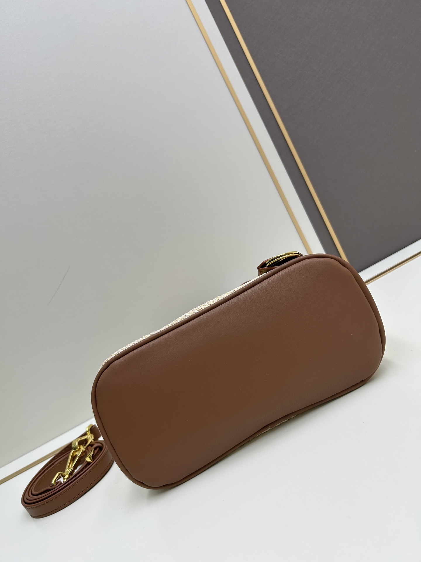 RADA woven handbag! Beautiful straw bag size: 26x17x11, model 2511