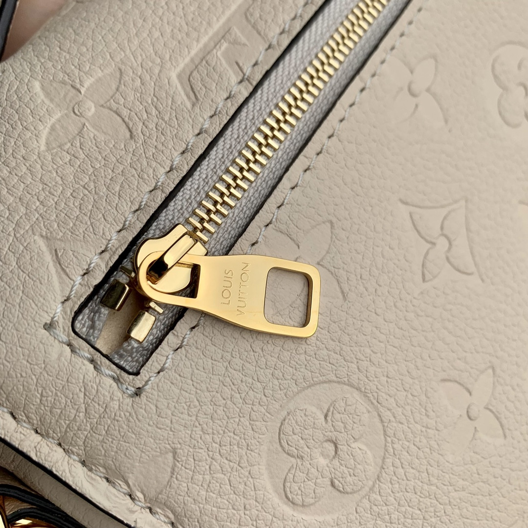 Louis Vuitton Pochette Métis East West Bag