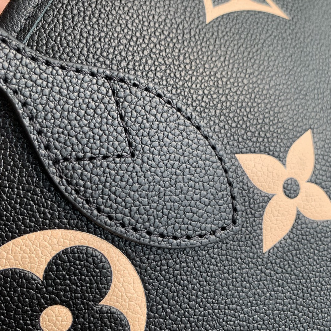 Louis Vuitton Neverfull Bag