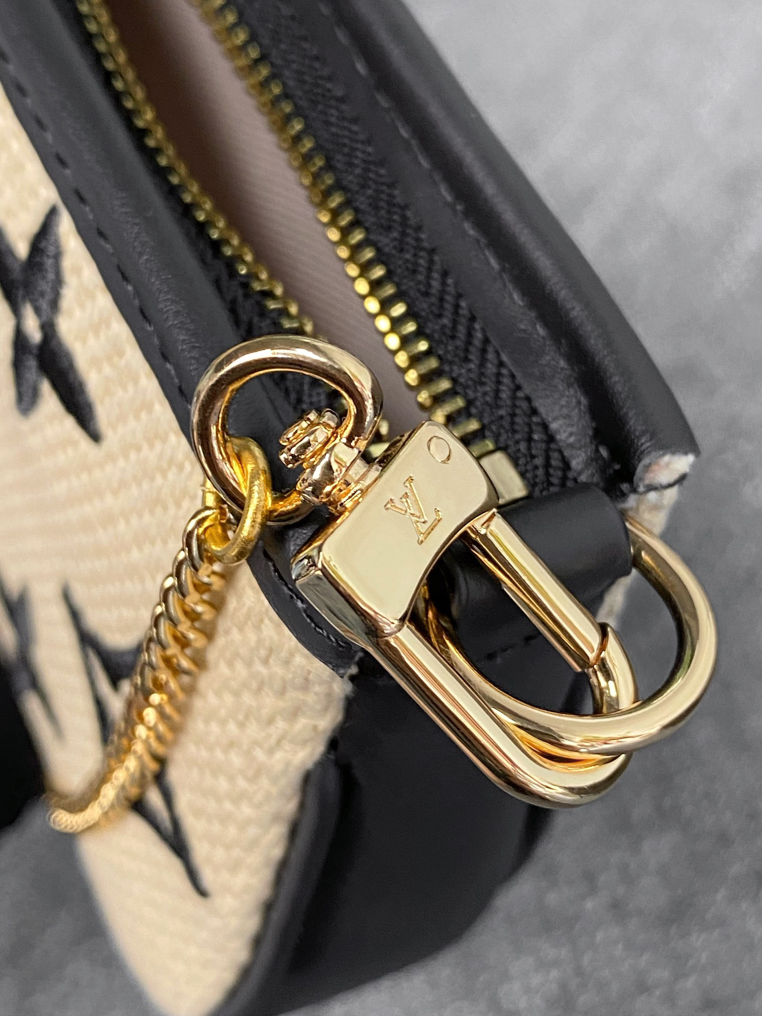 Louis Vuitton Pochette Accessoires Metis Bag