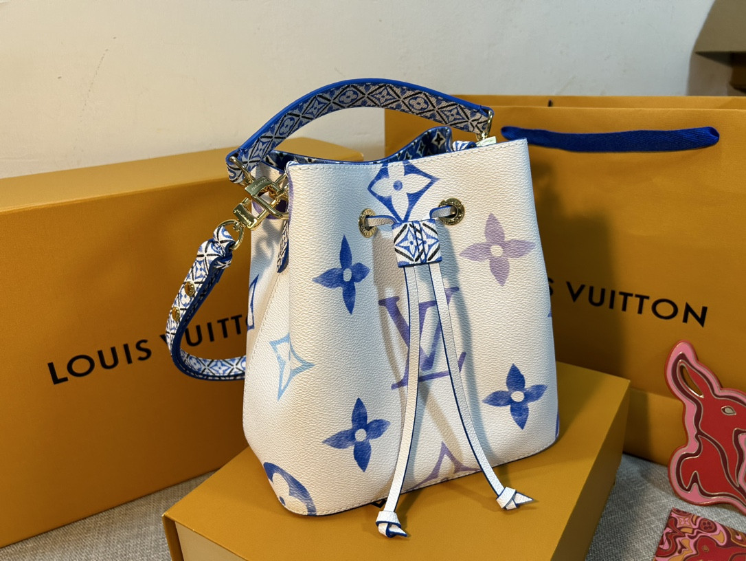 Louis Vuitton Néonoé Bag