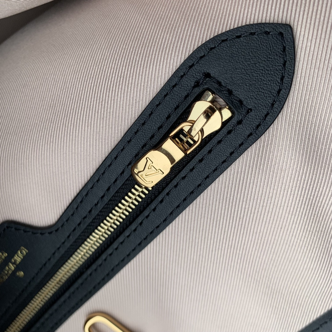 Louis Vuitton Neverfull Bag
