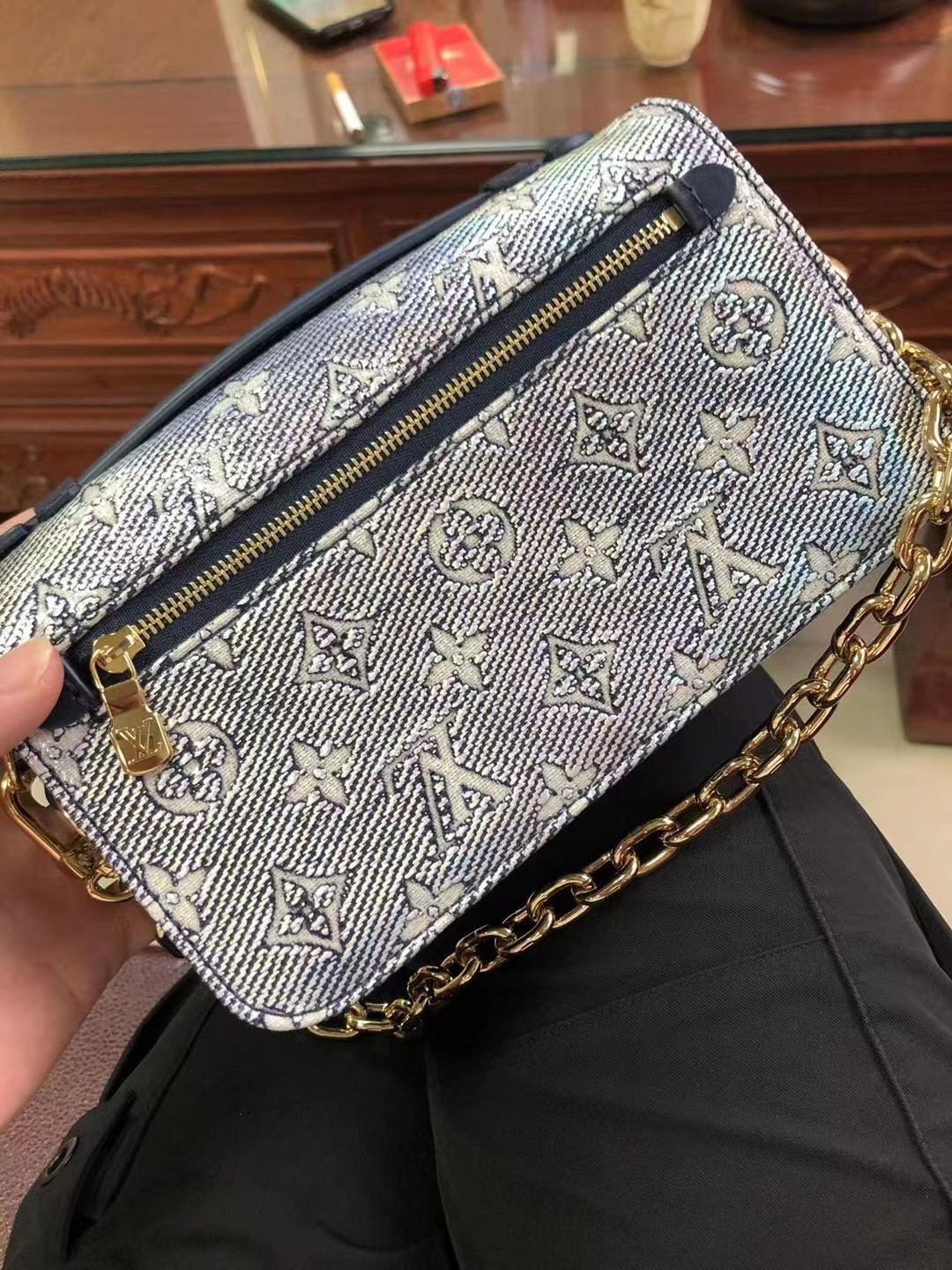 Louis Vuitton Pochette Métis East West Bag