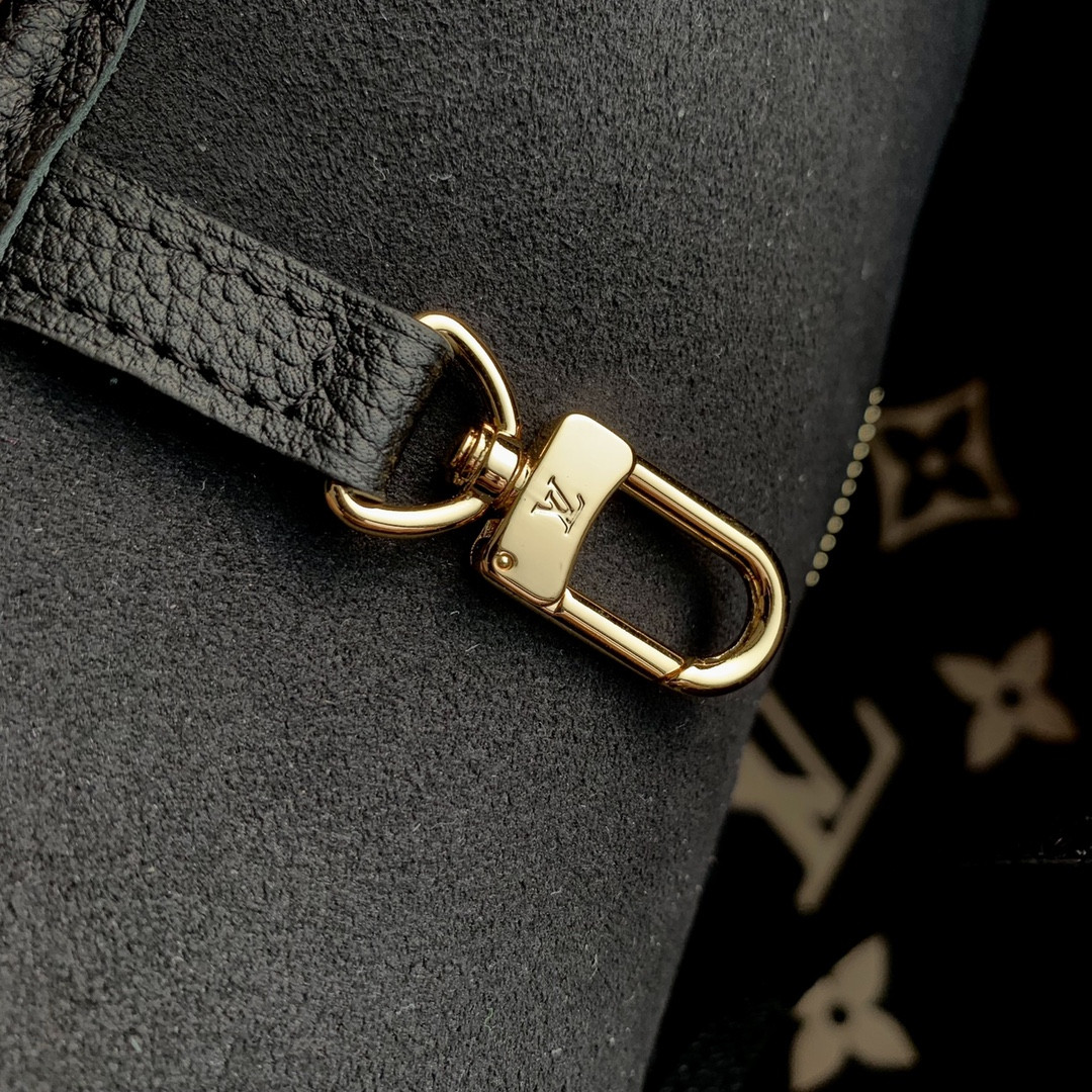 Louis Vuitton Neverfull Bag