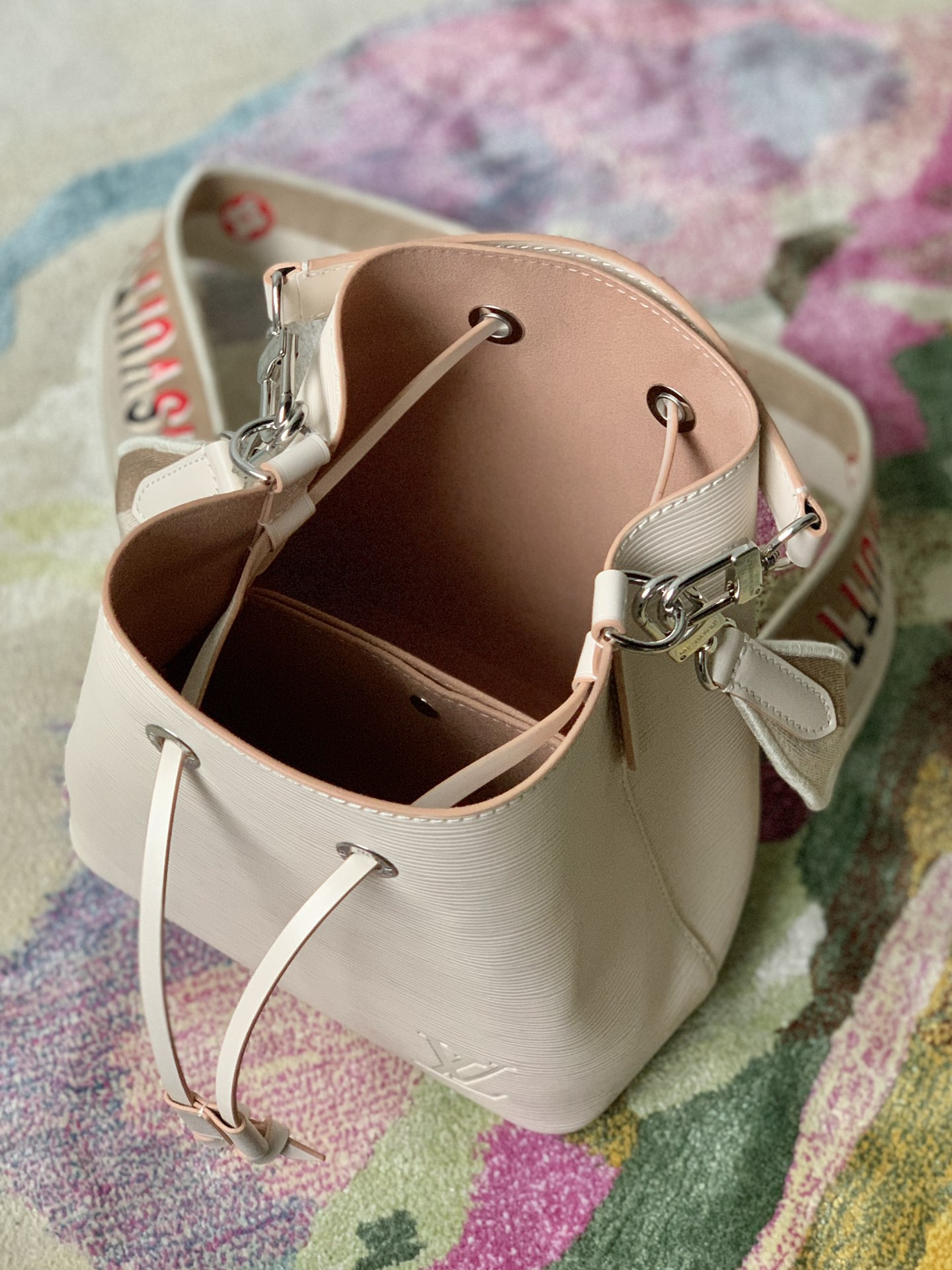 Louis Vuitton Néonoé Bag