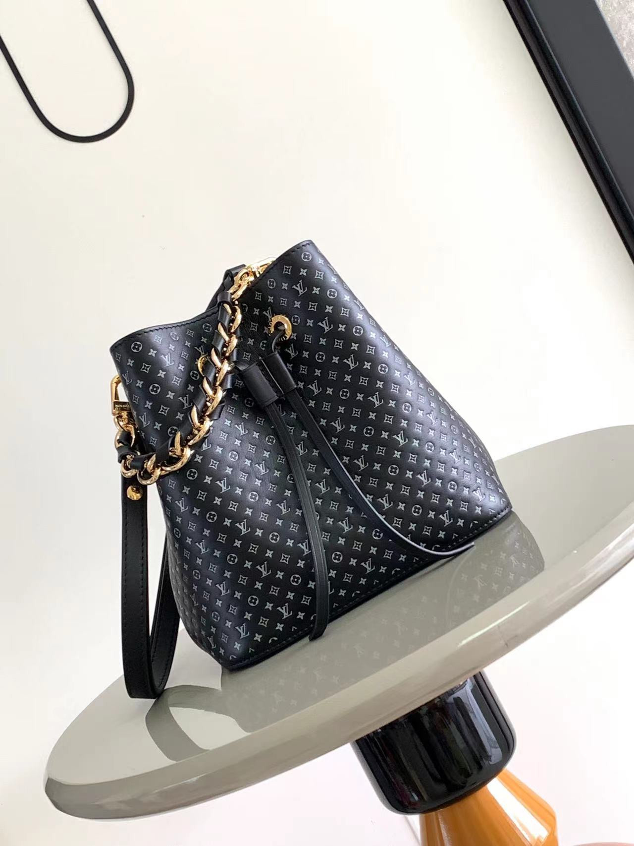 Louis Vuitton Néonoé Bag