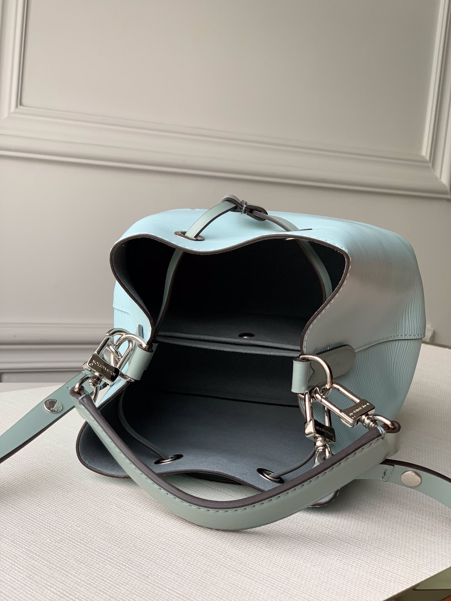 Louis Vuitton Néonoé Bag