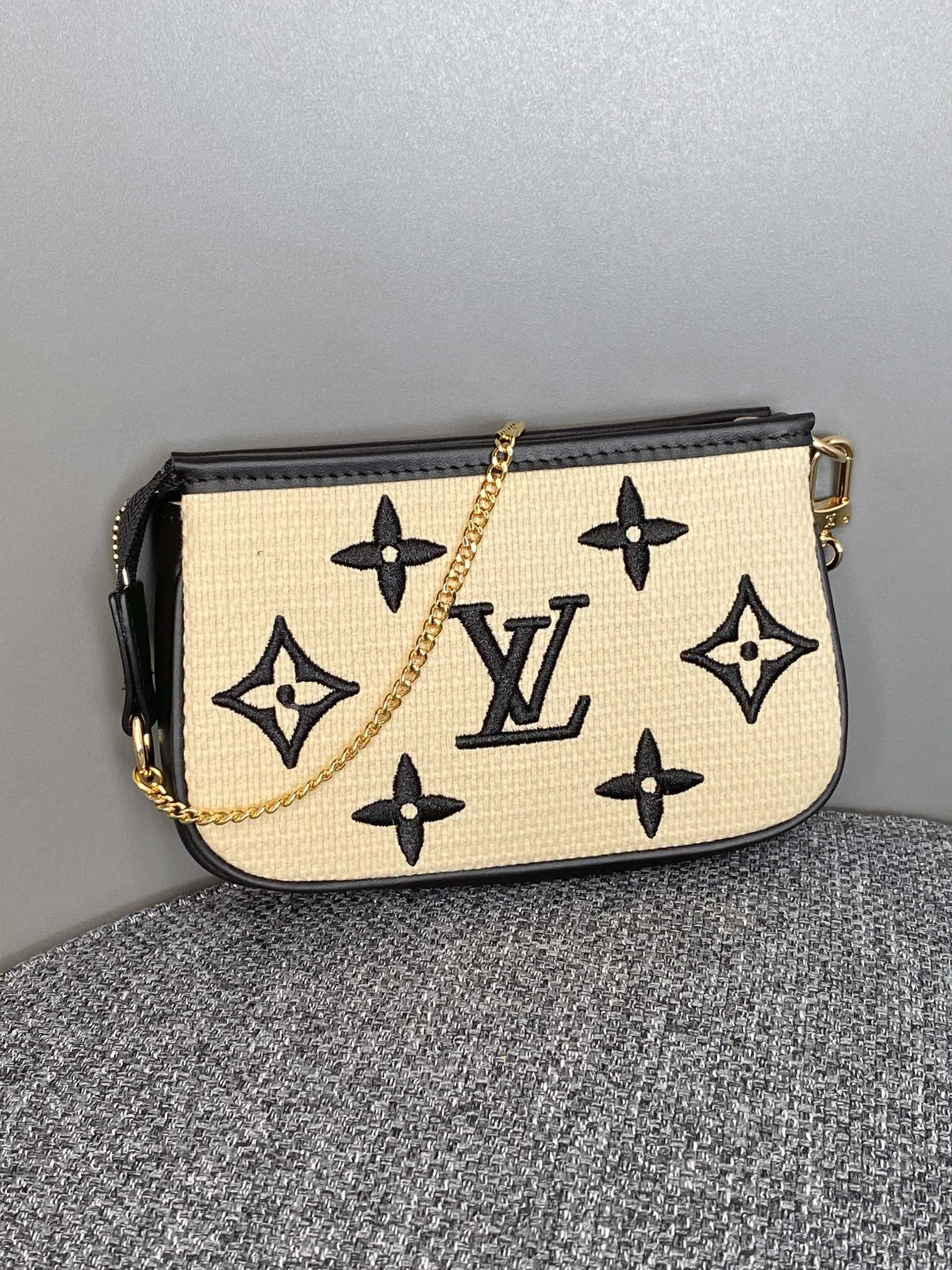 Louis Vuitton Pochette Accessoires Metis Bag