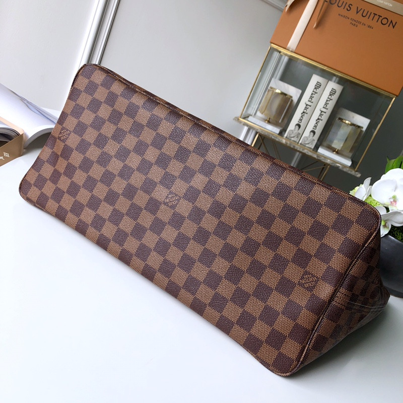 Louis Vuitton Neverfull Bag