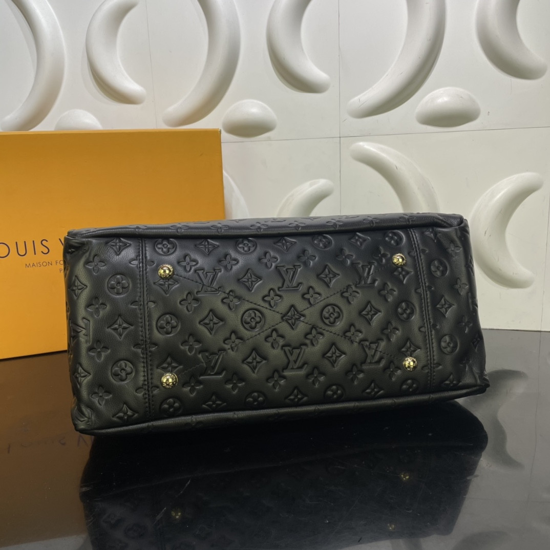 Louis Vuitton Artsy Bag