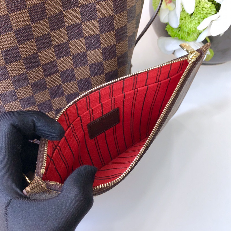 Louis Vuitton Neverfull Bag