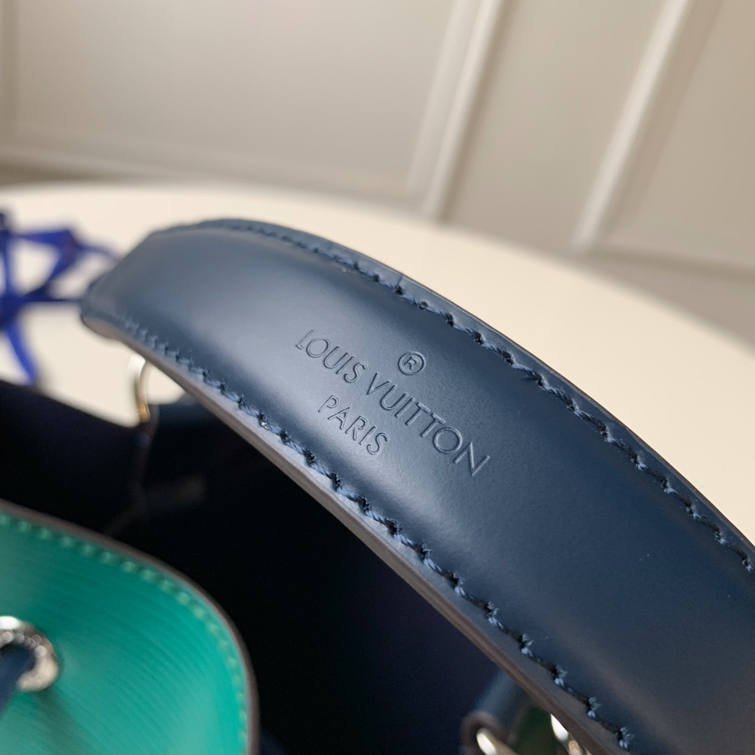 Louis Vuitton Néonoé Bag