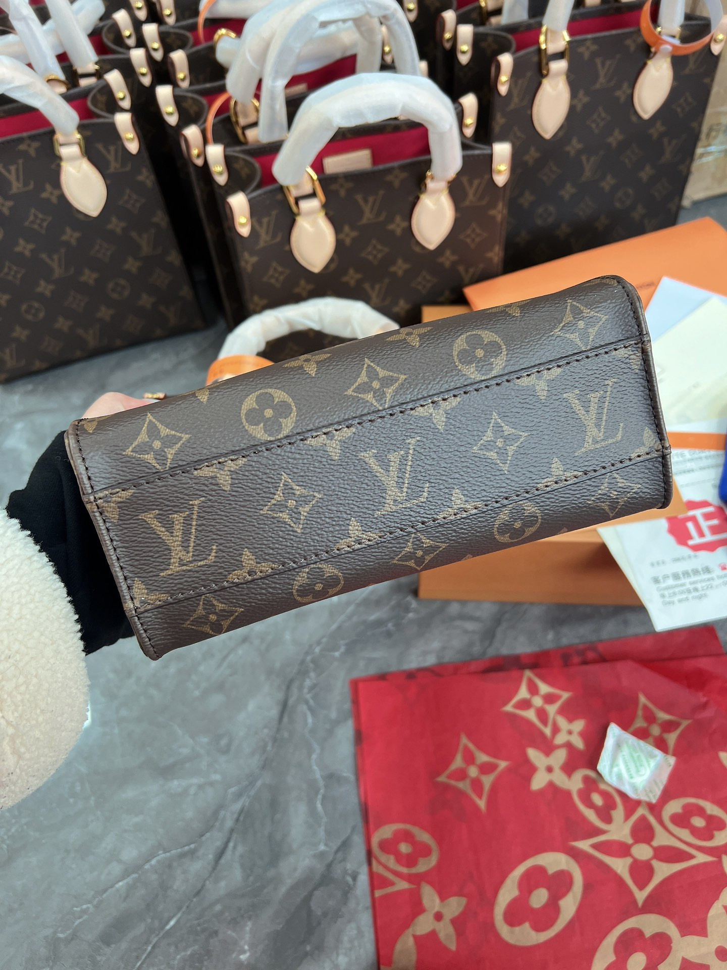 Louis Vuitton Carry It| Bag