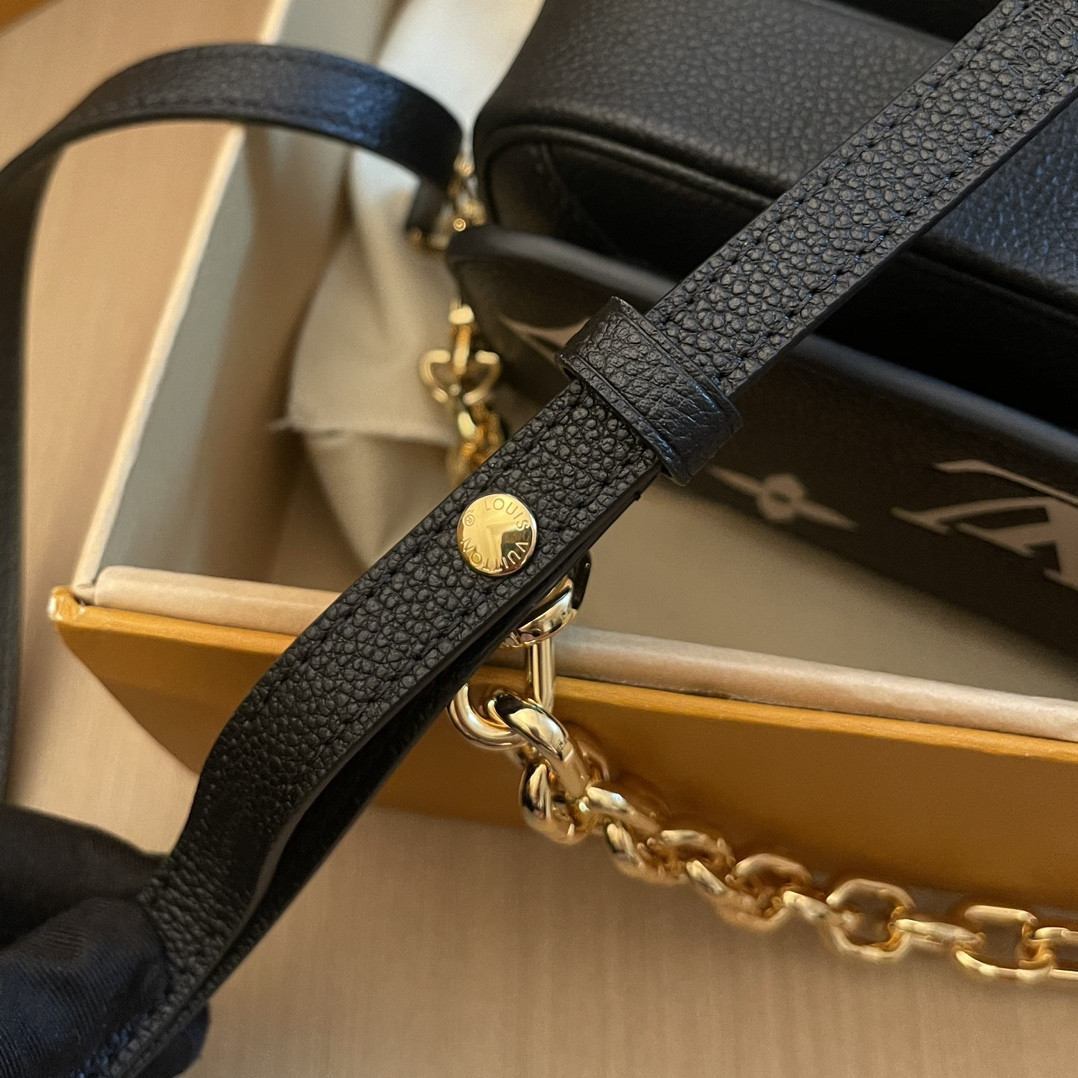 Louis Vuitton Pochette Métis East West Bag